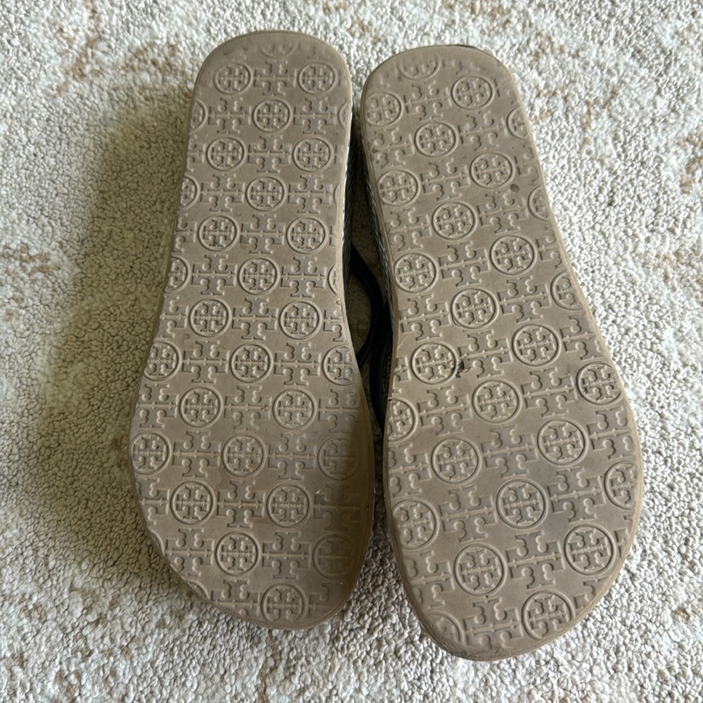 Tory Burch flip flops. EUC - Picture 3 of 3